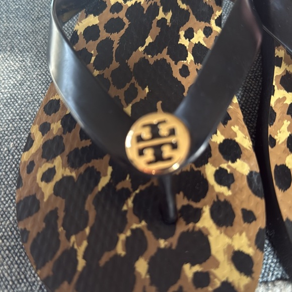 Tory Burch Black and Leopard Flip Flops M - Picture 3 of 6